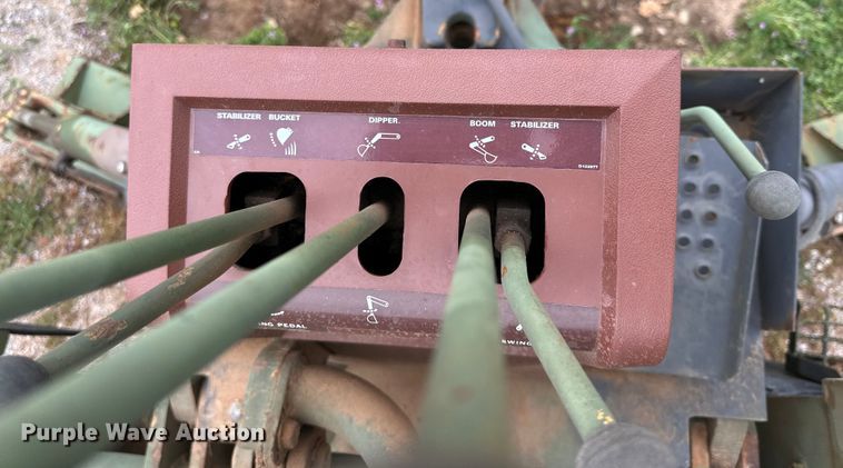 image for item DG4313 1988 Freightliner Unimog emplacement excavator