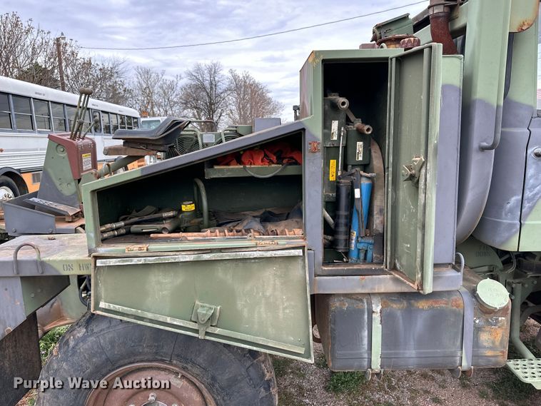 image for item DG4313 1988 Freightliner Unimog emplacement excavator