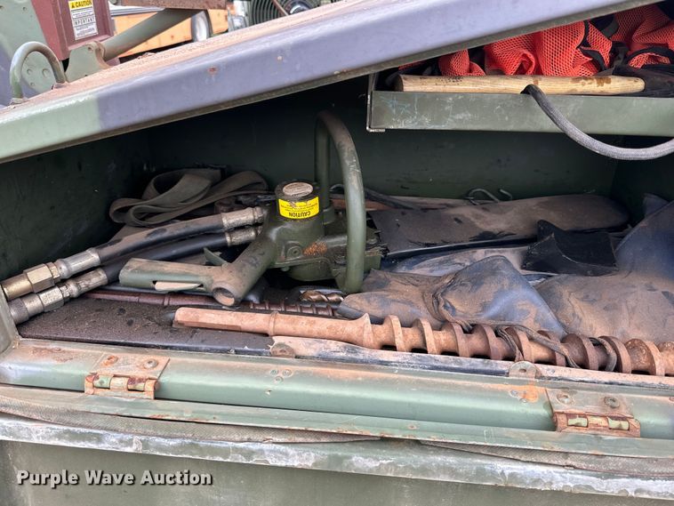 image for item DG4313 1988 Freightliner Unimog emplacement excavator