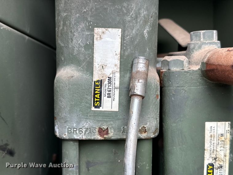 image for item DG4313 1988 Freightliner Unimog emplacement excavator