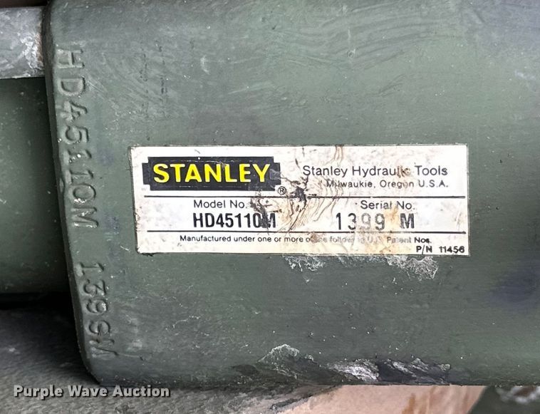 image for item DG4313 1988 Freightliner Unimog emplacement excavator