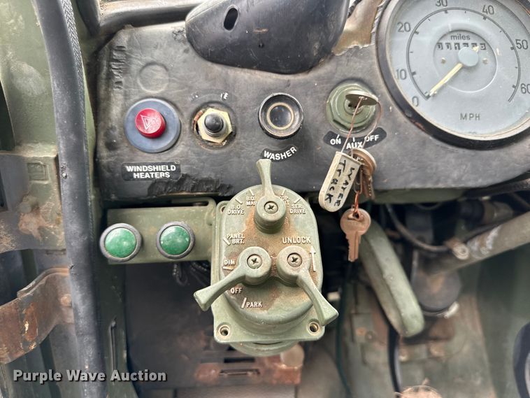 image for item DG4313 1988 Freightliner Unimog emplacement excavator