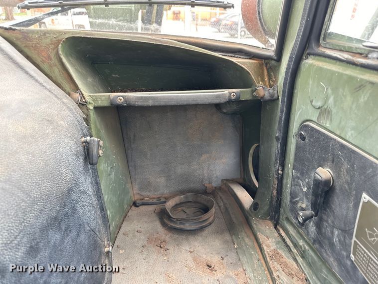 image for item DG4313 1988 Freightliner Unimog emplacement excavator