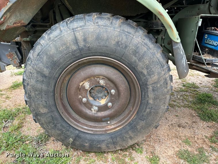 image for item DG4313 1988 Freightliner Unimog emplacement excavator