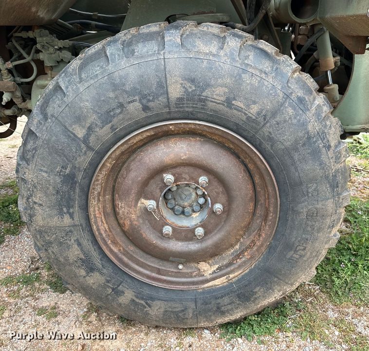 image for item DG4313 1988 Freightliner Unimog emplacement excavator