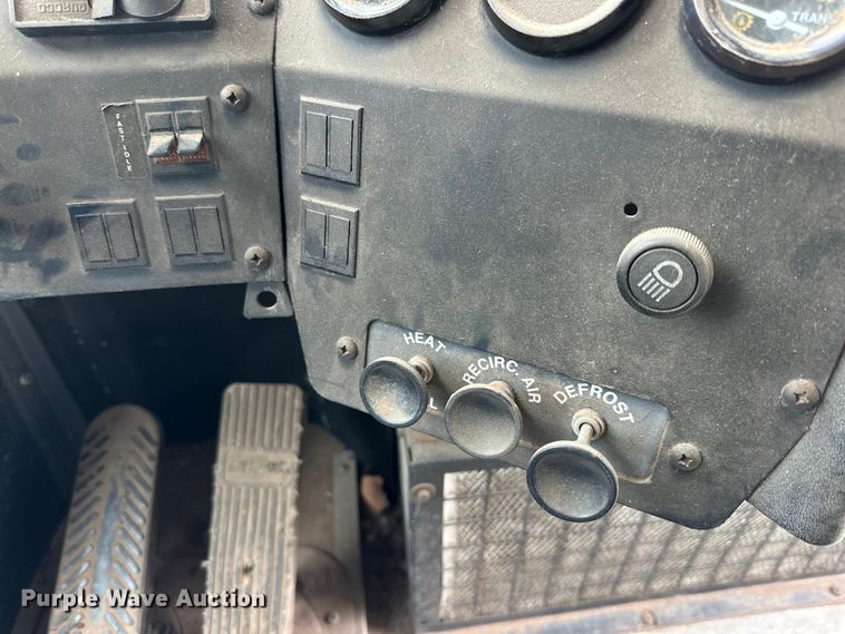 image for item DG4314 1996 Thomas Built school bus