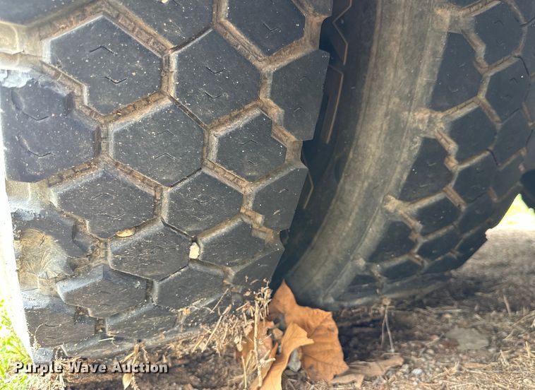 image for item DG4314 1996 Thomas Built school bus