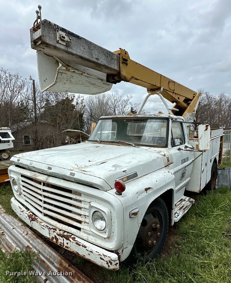 image for item DG4316 1968 Ford 600 bucket truck