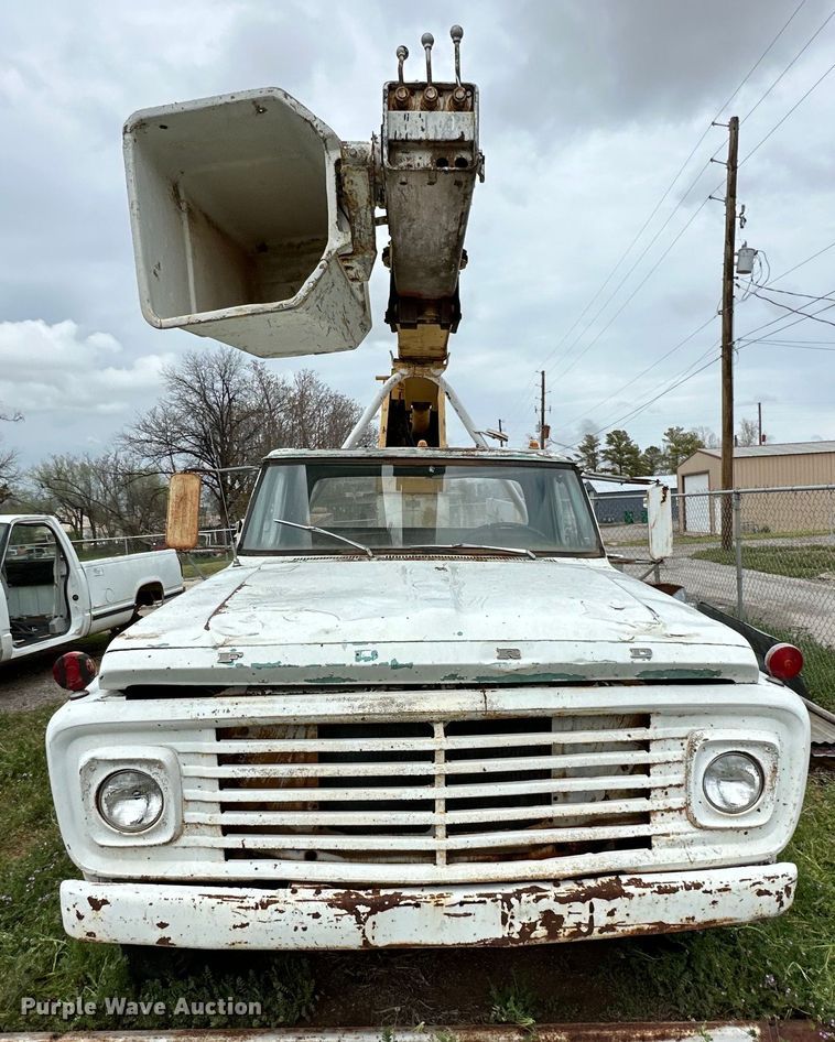image for item DG4316 1968 Ford 600 bucket truck