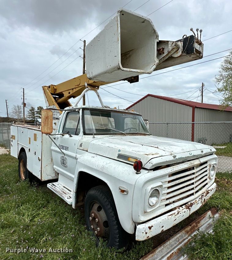 image for item DG4316 1968 Ford 600 bucket truck