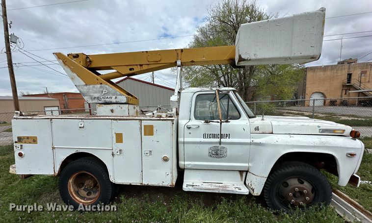 image for item DG4316 1968 Ford 600 bucket truck
