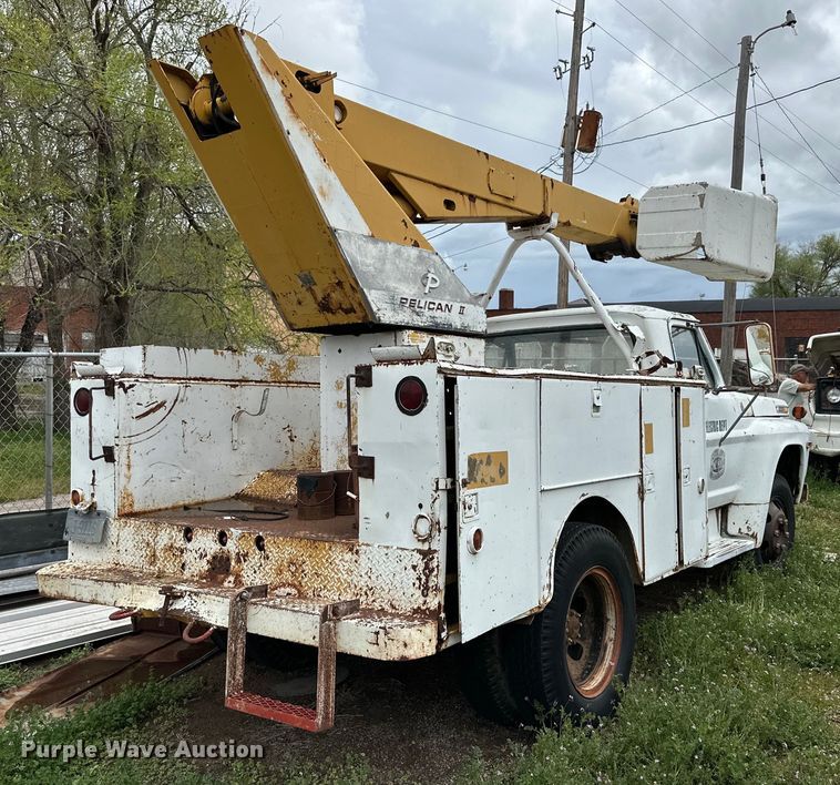 image for item DG4316 1968 Ford 600 bucket truck