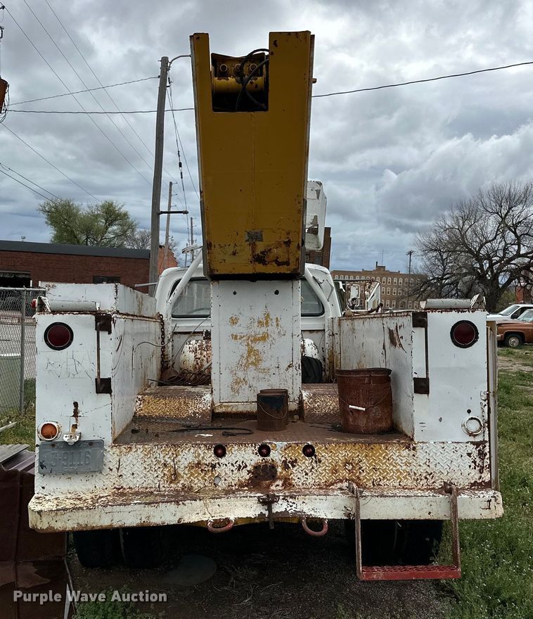 image for item DG4316 1968 Ford 600 bucket truck