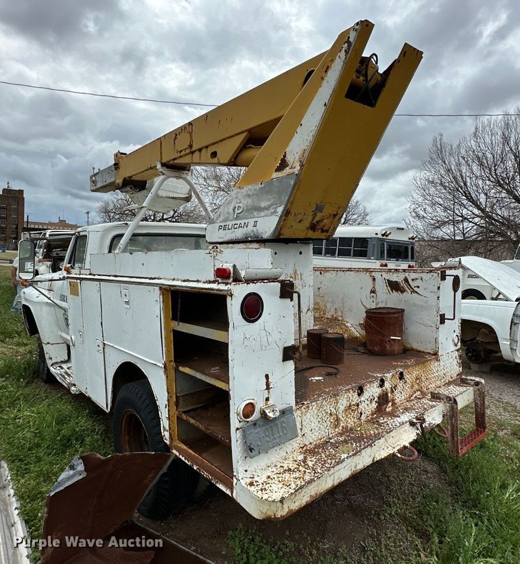 image for item DG4316 1968 Ford 600 bucket truck