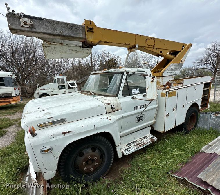 image for item DG4316 1968 Ford 600 bucket truck