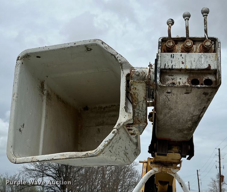 image for item DG4316 1968 Ford 600 bucket truck