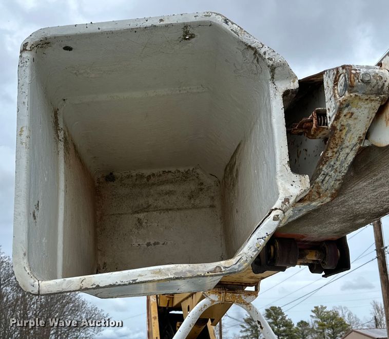 image for item DG4316 1968 Ford 600 bucket truck