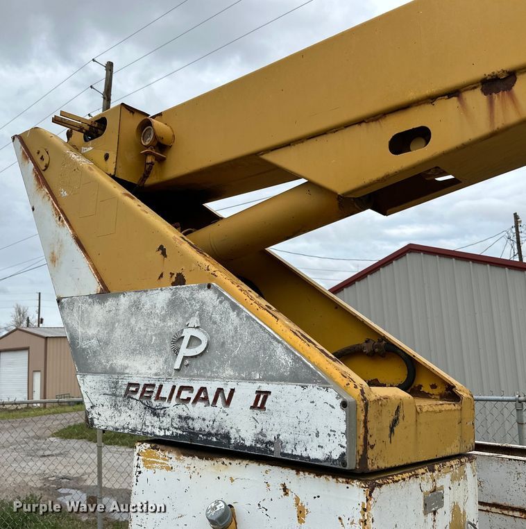 image for item DG4316 1968 Ford 600 bucket truck