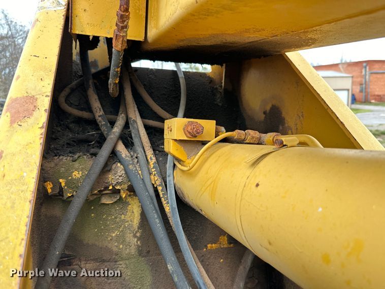 image for item DG4316 1968 Ford 600 bucket truck