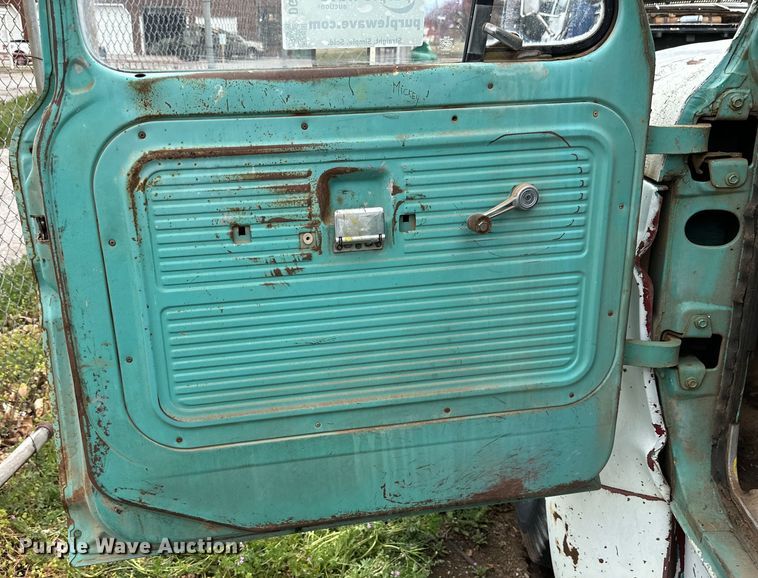 image for item DG4316 1968 Ford 600 bucket truck