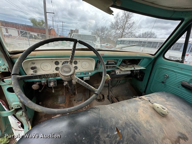 image for item DG4316 1968 Ford 600 bucket truck