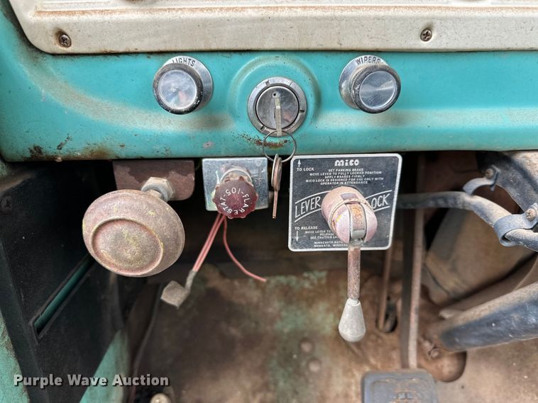 image for item DG4316 1968 Ford 600 bucket truck