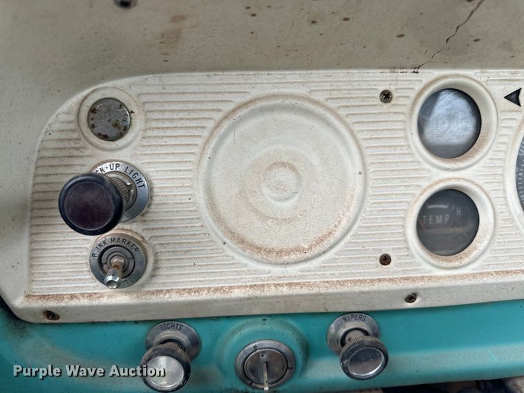 image for item DG4316 1968 Ford 600 bucket truck