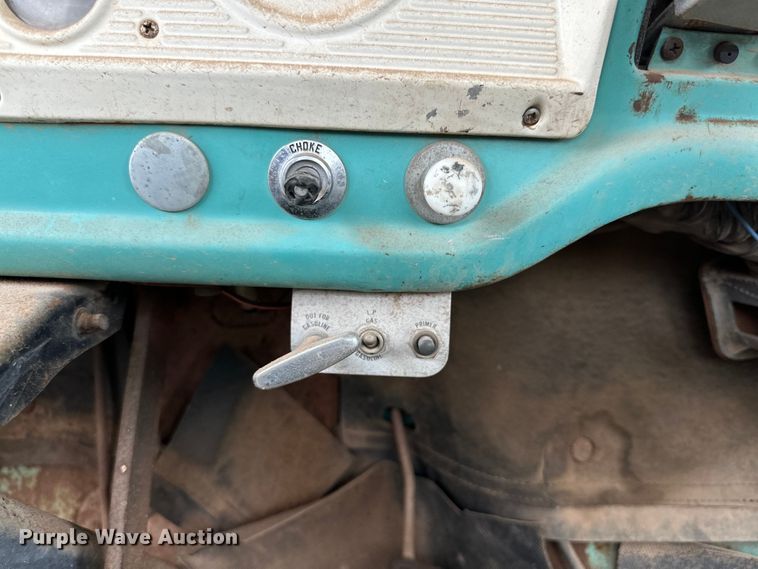 image for item DG4316 1968 Ford 600 bucket truck