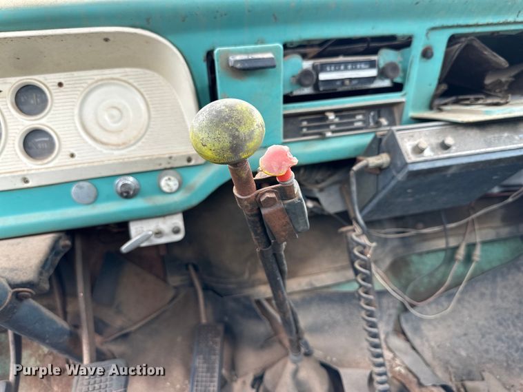 image for item DG4316 1968 Ford 600 bucket truck