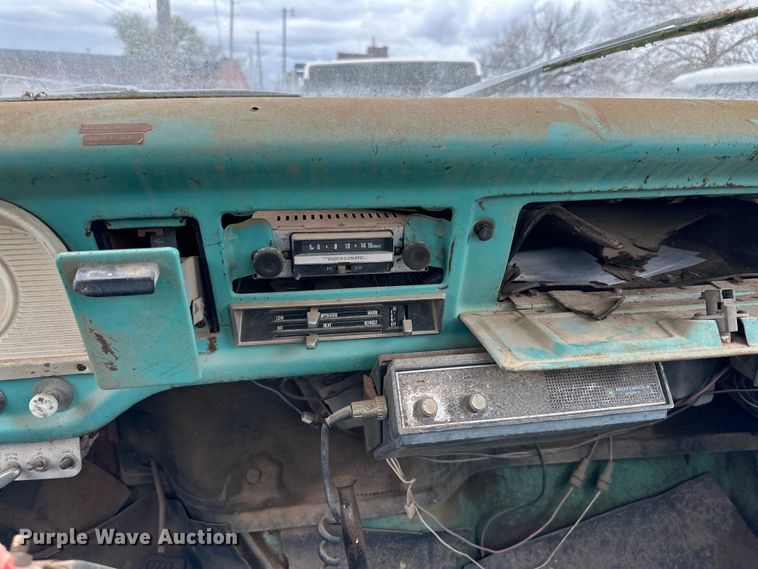 image for item DG4316 1968 Ford 600 bucket truck