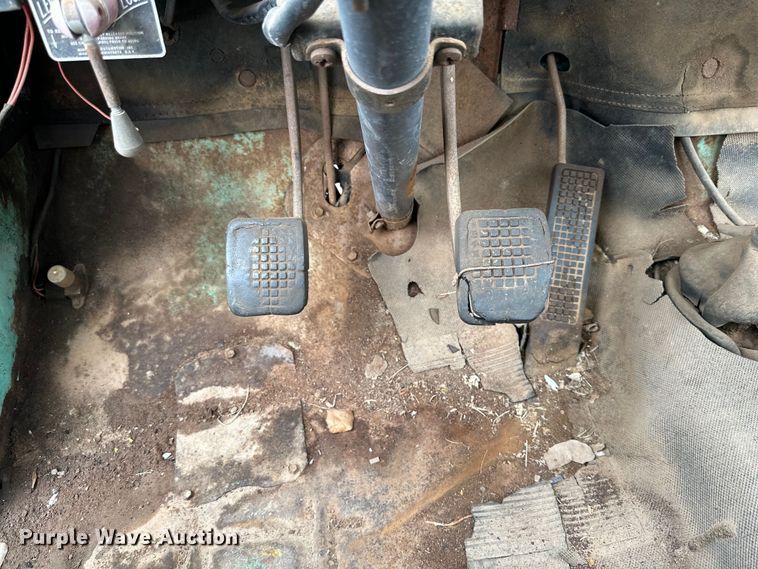 image for item DG4316 1968 Ford 600 bucket truck