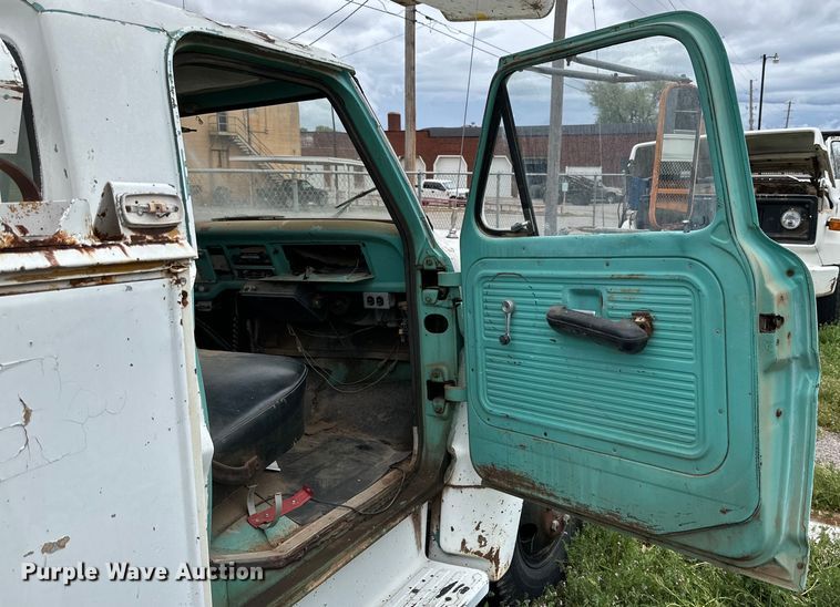 image for item DG4316 1968 Ford 600 bucket truck