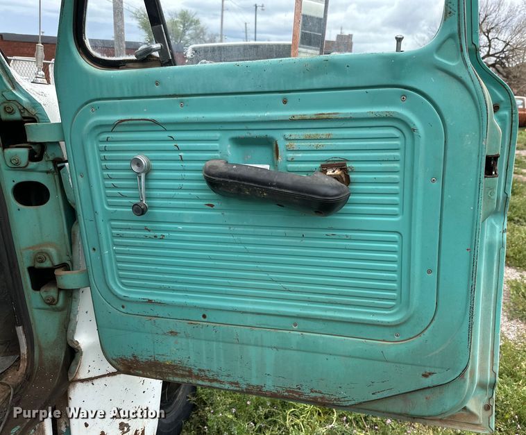 image for item DG4316 1968 Ford 600 bucket truck