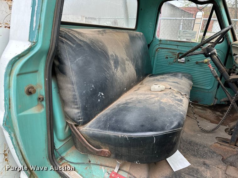 image for item DG4316 1968 Ford 600 bucket truck