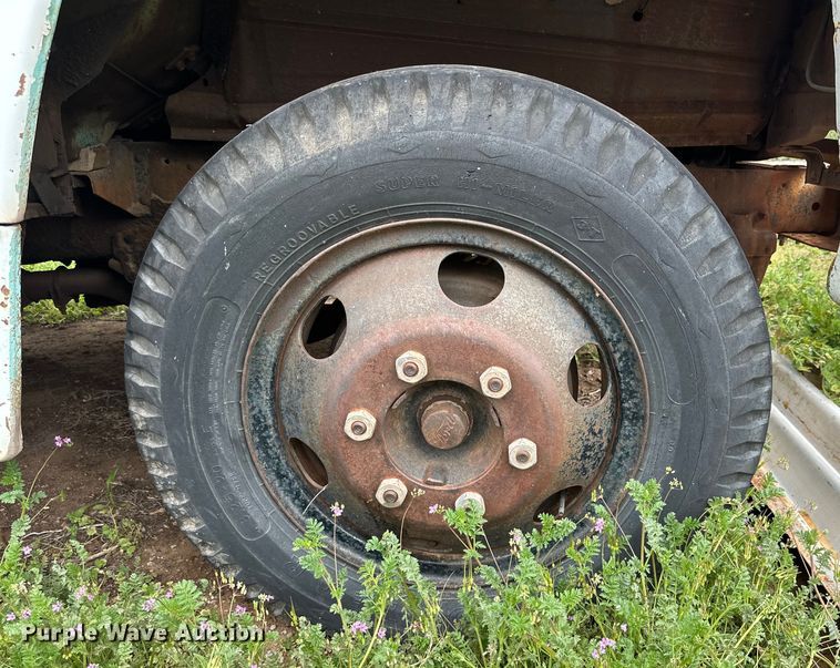 image for item DG4316 1968 Ford 600 bucket truck