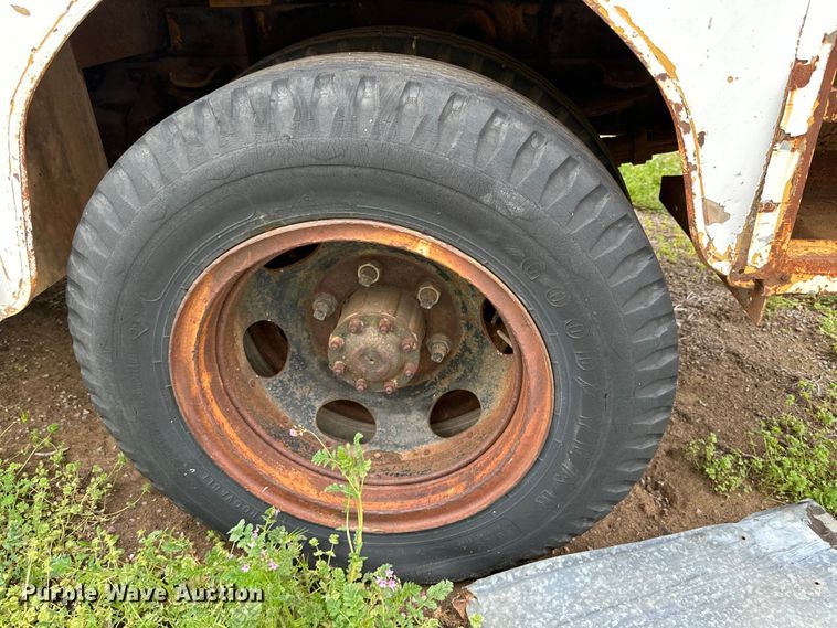 image for item DG4316 1968 Ford 600 bucket truck