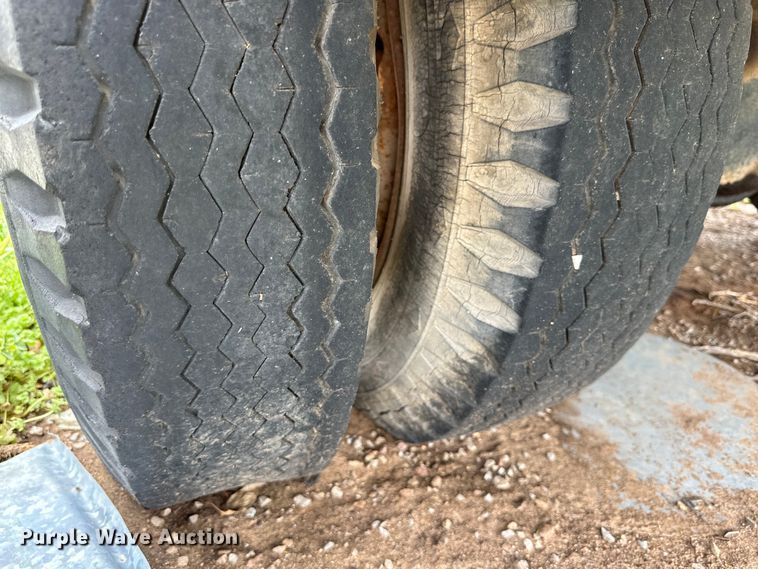 image for item DG4316 1968 Ford 600 bucket truck