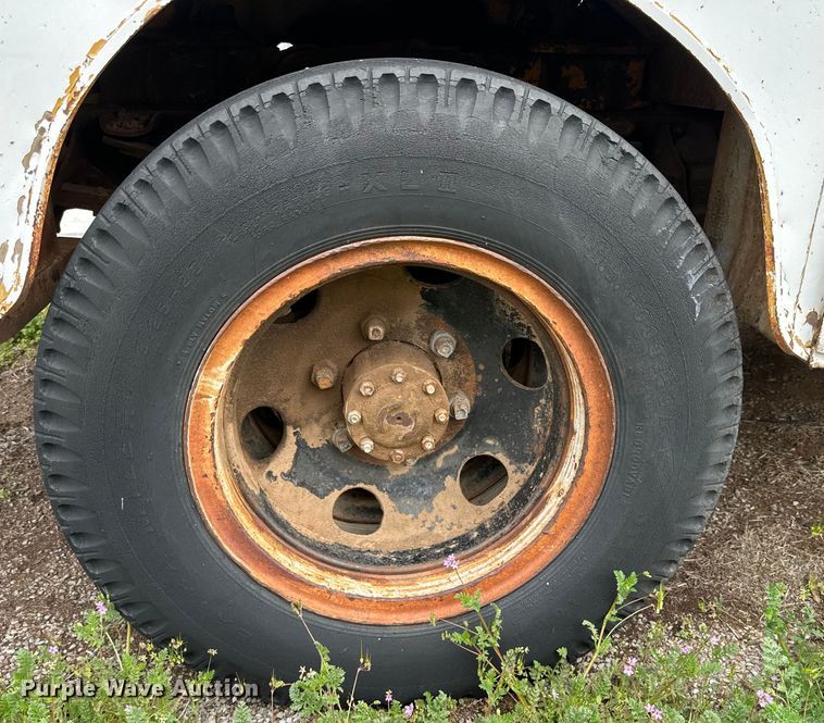 image for item DG4316 1968 Ford 600 bucket truck