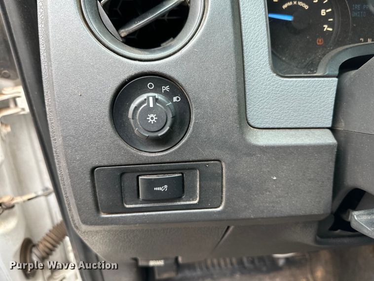 image for item DG4320 2011 Ford F150 SuperCrew pickup truck