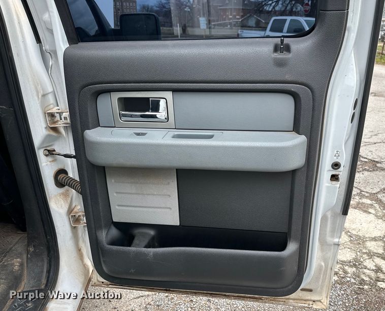 image for item DG4320 2011 Ford F150 SuperCrew pickup truck