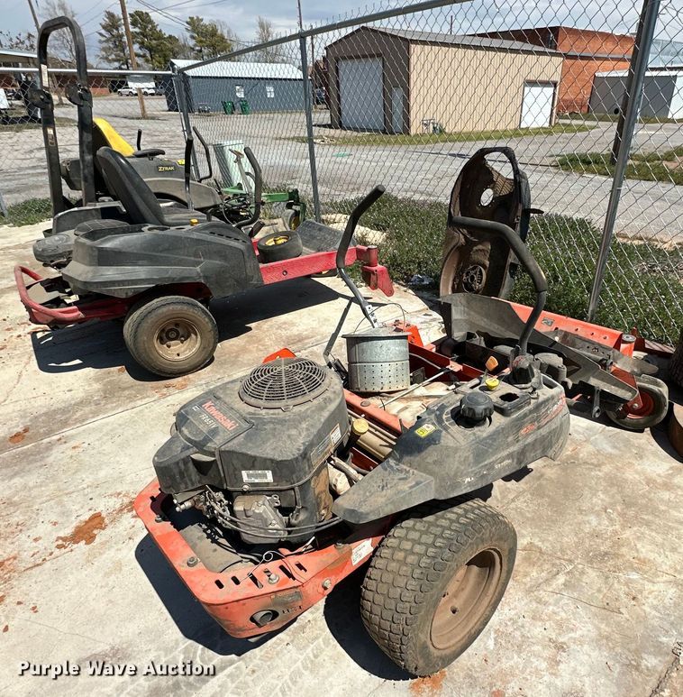 image for item DG4352 (3) ZTR lawn mowers