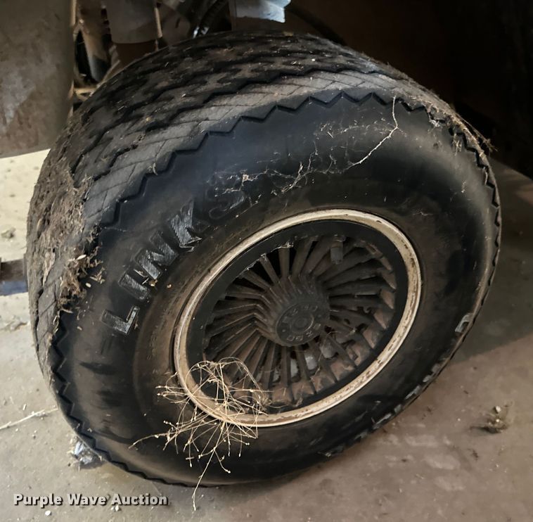 image for item DG4354 (4) EZ-GO golf carts