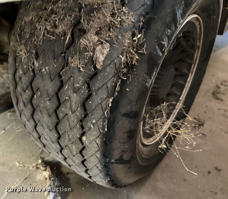 image for item DG4354 (4) EZ-GO golf carts