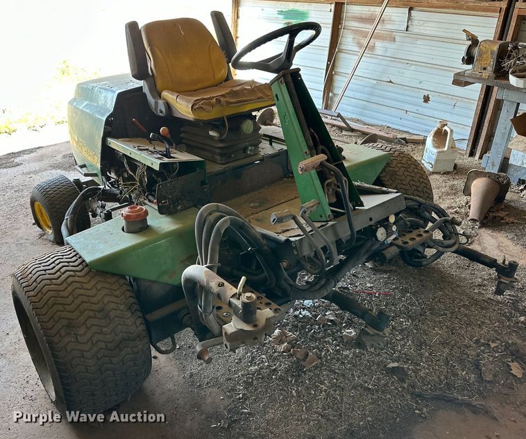 image for item DG4359 John Deere 3235B reel mower