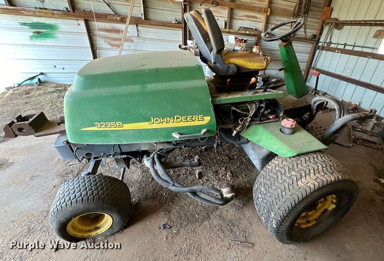 image for item DG4359 John Deere 3235B reel mower
