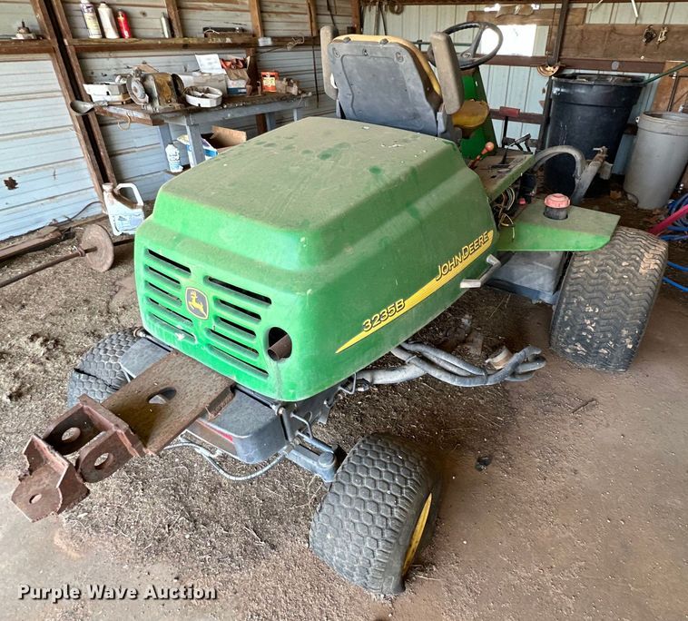image for item DG4359 John Deere 3235B reel mower
