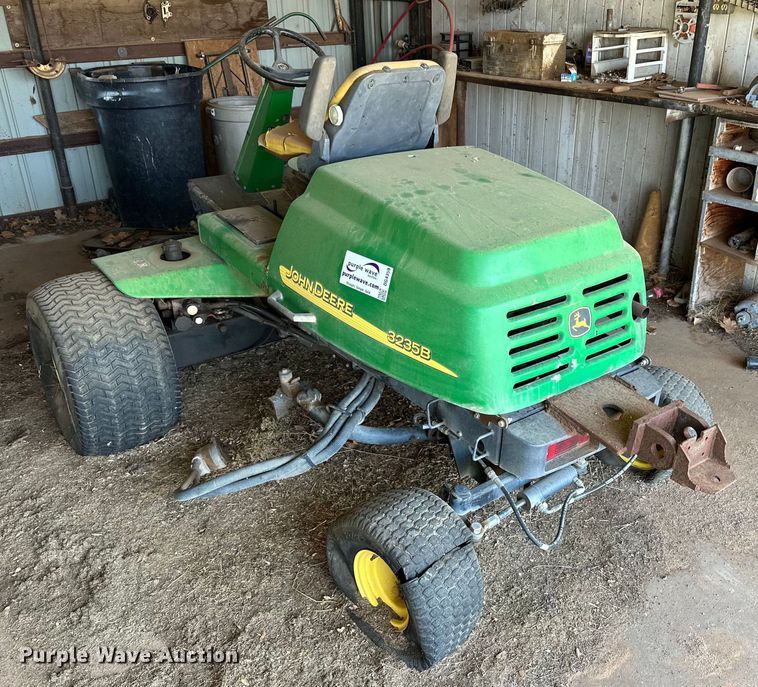 image for item DG4359 John Deere 3235B reel mower