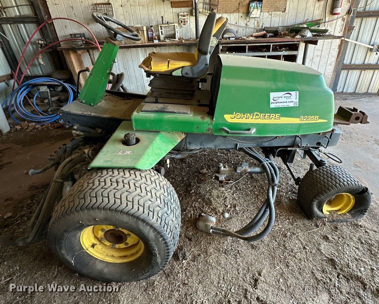image for item DG4359 John Deere 3235B reel mower