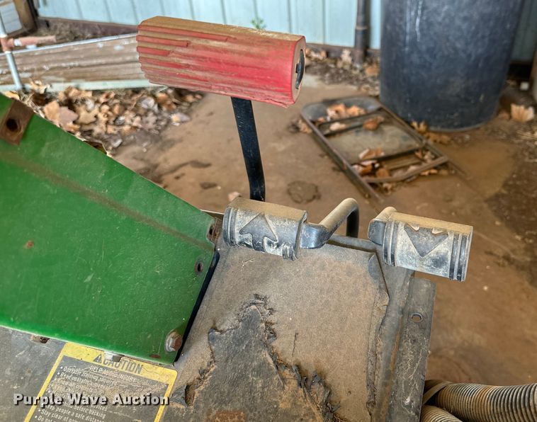 image for item DG4359 John Deere 3235B reel mower