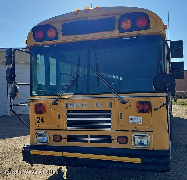image for item DM1581 2000 Bluebird TC2000 school bus